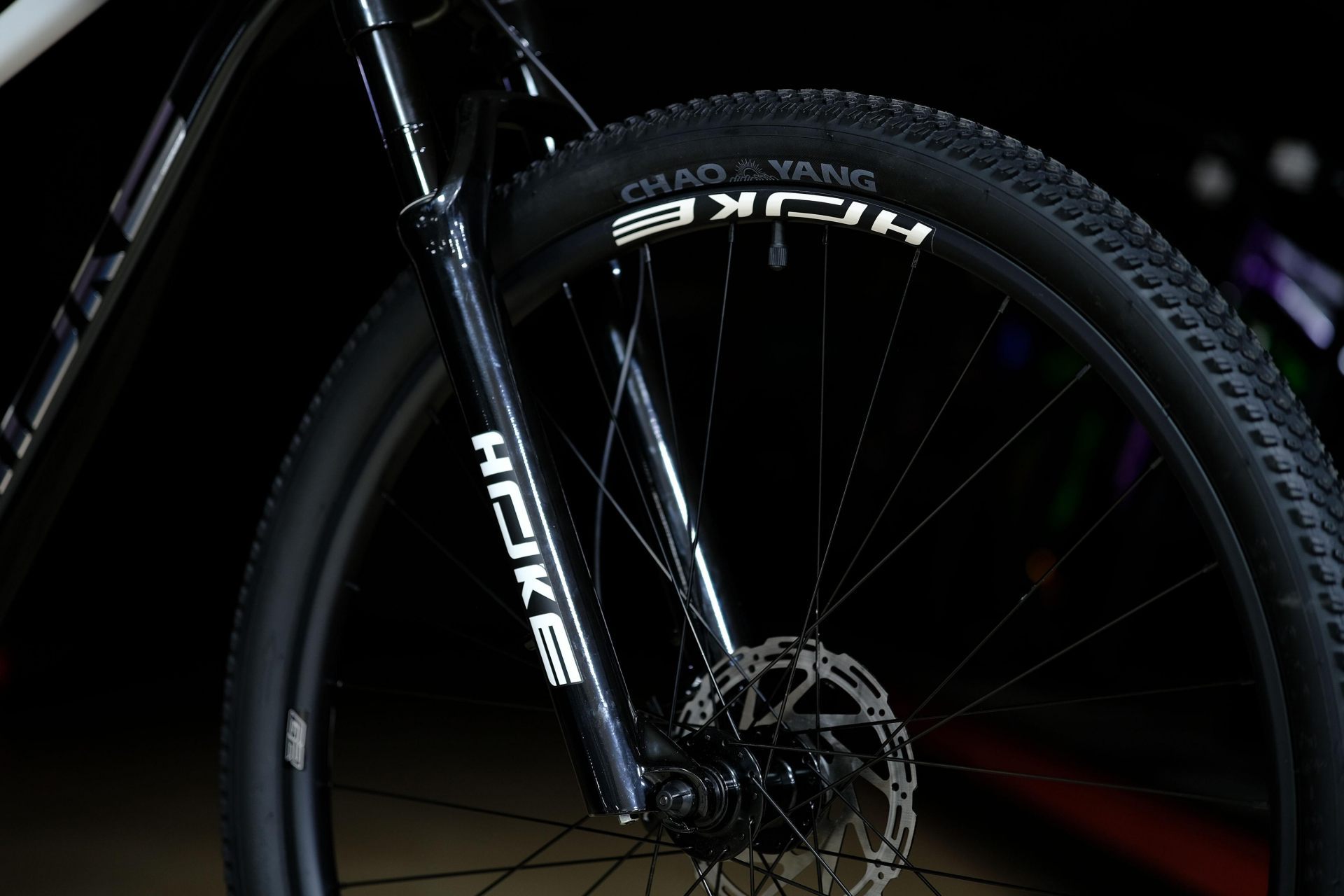 Обод 29 двойной усиленный ширина 30 mm, втулки алюминиевые на промах эксцентрики WZ-282
 HOKE 7 Way 29 HD матовый чёрный 21